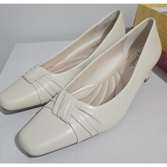 NEW Easy Street Square Toe Pumps Womens 10 Kitten Heel Bone Comfort Slip On - Picture 7 of 11